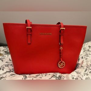 Michael Kors bucket bag salmon
